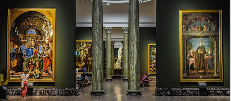 pinacoteca quadri grandi e turisti